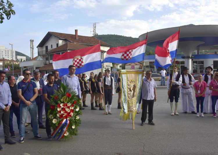 Mnoštvo mještana na proslavi svetog Ante i obilježavanju Lipanjskih zora u Cimu