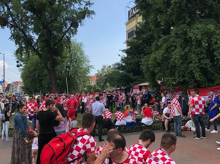 Invazija hrvatskih navijača na Kaliningrad (FOTOGALERIJA i VIDEO)