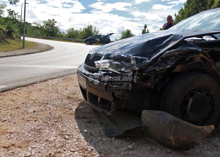 Široki Brijeg: Četiri automobila sudjelovala su u dvije prometne nesreće