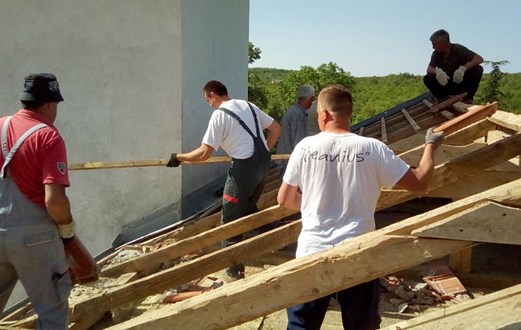 Široki Brijeg: Župna crkva u Izbičnu pod novim krovom