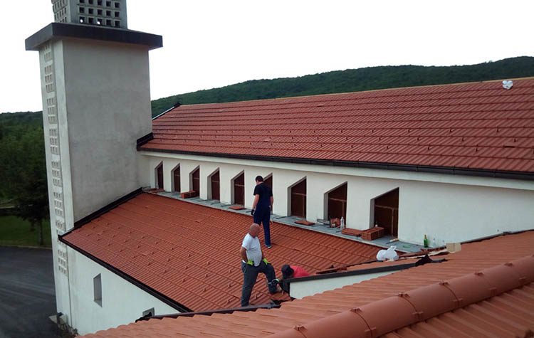 Široki Brijeg: Župna crkva u Izbičnu pod novim krovom