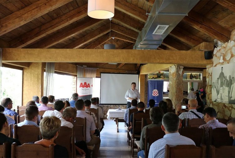 17 tvrtki u ŽZH dobilo certifikate bonitetne izvrsnosti