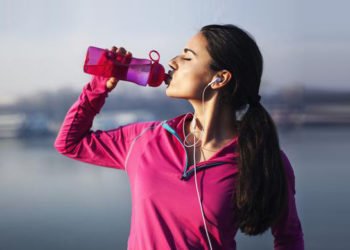 6 situacija kad je LOŠE piti vodu