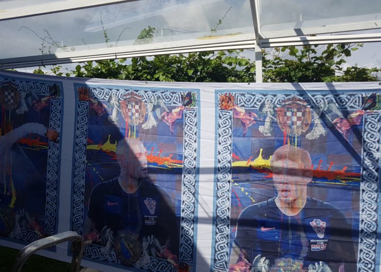 FOTO: 30-metarski mural hrvatskih reprezentativaca izložen u Grudama