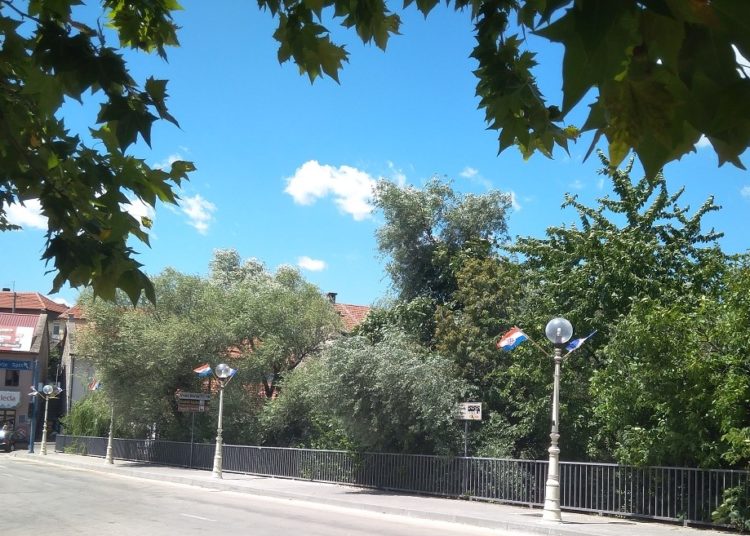 Široki Brijeg pred finale ukrašen zastavicama