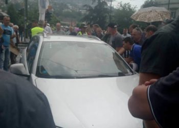Kaos u Sarajevu, razvojačeni branitelji blokirali cestu i razbili tri automobila