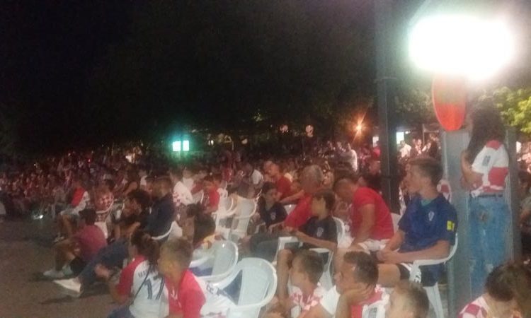 Ljubuški ”gori” – slavi se pobjeda Hrvatske