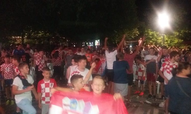 Ljubuški ”gori” – slavi se pobjeda Hrvatske