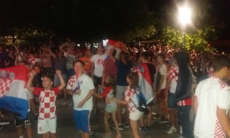 Ljubuški ”gori” – slavi se pobjeda Hrvatske