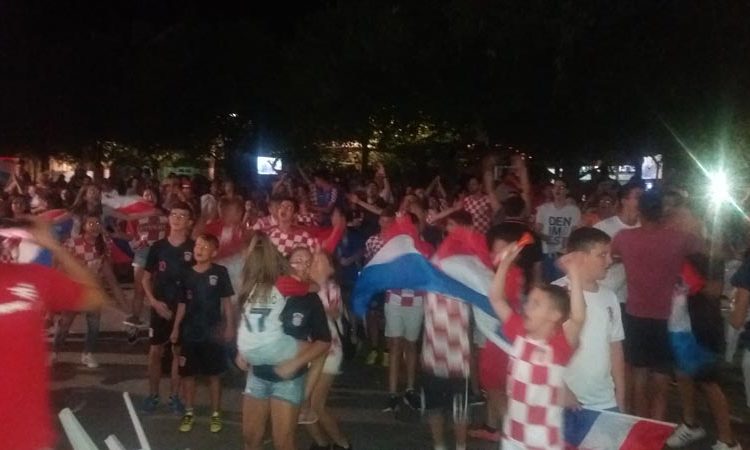 Ljubuški ”gori” – slavi se pobjeda Hrvatske