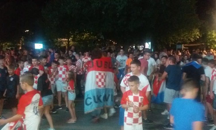 Ljubuški ”gori” – slavi se pobjeda Hrvatske