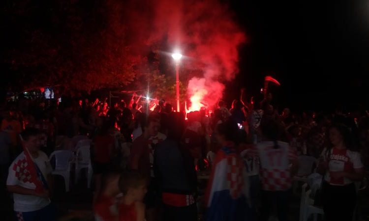 Ljubuški ”gori” – slavi se pobjeda Hrvatske