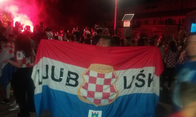 Ljubuški ”gori” – slavi se pobjeda Hrvatske
