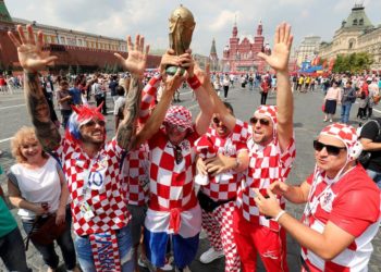 Ludnica u Moskvi: Navijači na Crvenom trgu razvili zastavu