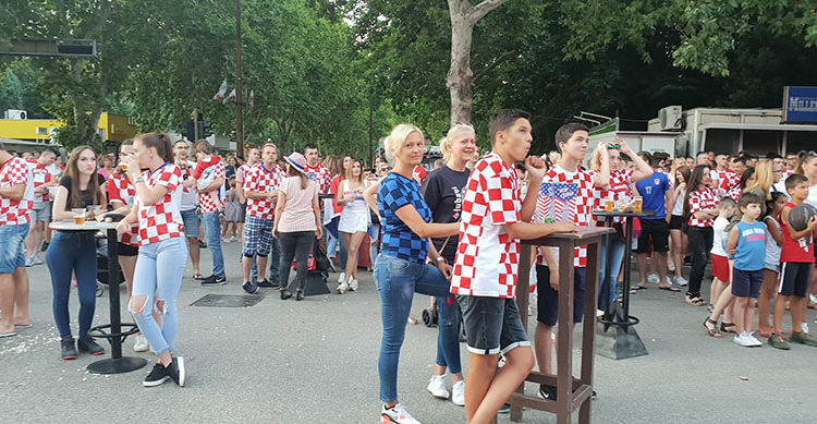 Mostar prepun navijača, pogledajte atmosferu u gradu