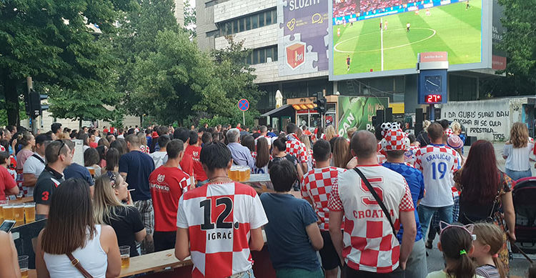 Mostar prepun navijača, pogledajte atmosferu u gradu