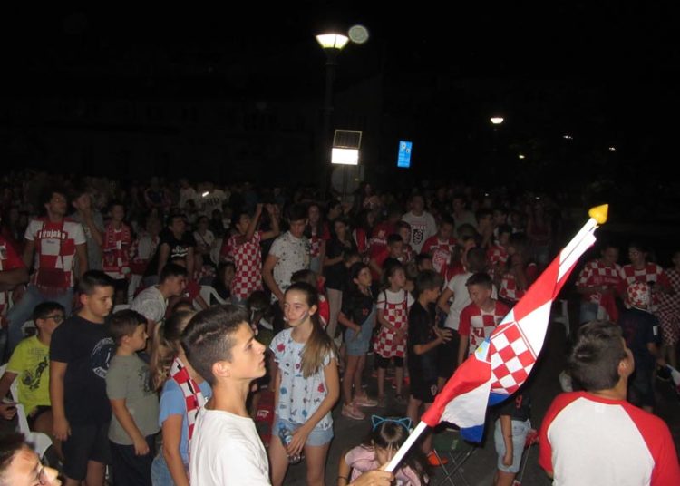 Pogledaje kako je Ljubuški slavio Hrvatsku pobjedu