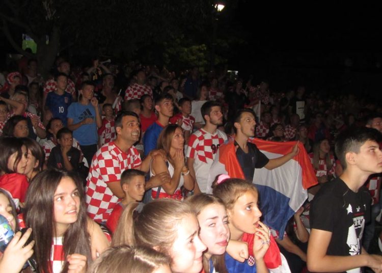 Pogledaje kako je Ljubuški slavio Hrvatsku pobjedu