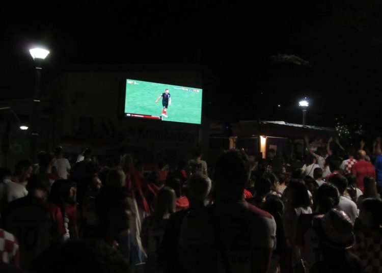 Pogledaje kako je Ljubuški slavio Hrvatsku pobjedu