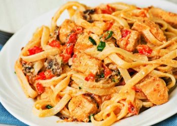 Recept za kremastu tjesteninu s piletinom i paprikom