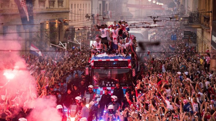 Svjetski mediji se raspisali o dočeku Vatrenih: “Dočekani su kao junaci”