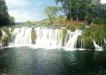 Ljepotom i čistoćom vode rijeka Trebižat privlači kupače