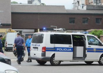 Vozač iz BiH u kombi ugurao 37 migranata