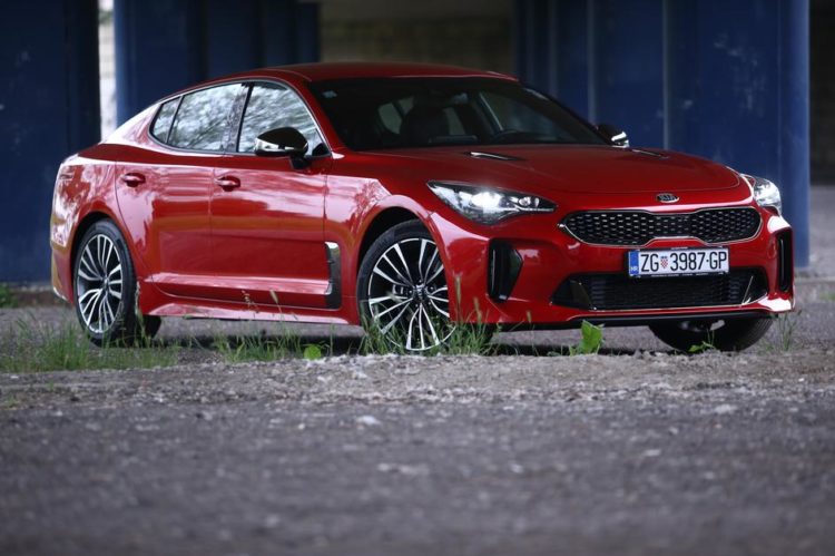 Vrhunski dizajn: Kia Stinger je jako skupa, ali obara s nogu…