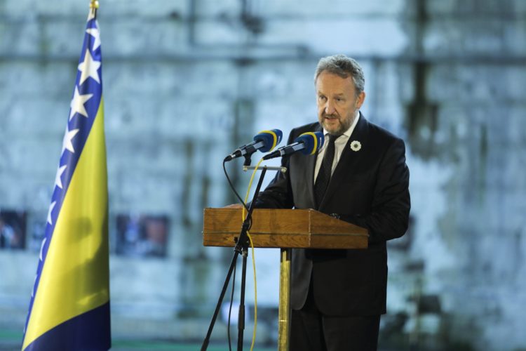 Izetbegović u Srebrenici pozvao Inzka: “Neke stvari ukloni rukom”
