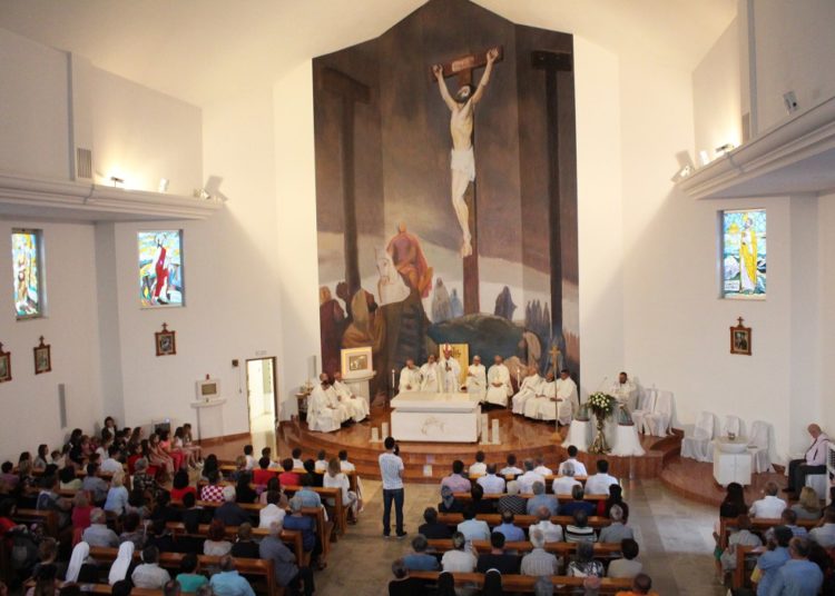 FOTO: Posvećena crkva Presvetomu Tijelu i Krvi Kristovoj na Buni