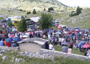 KOSIDBENA SVETA MISA NA BARAMA NA DIVOJAČKOM GROBLJU