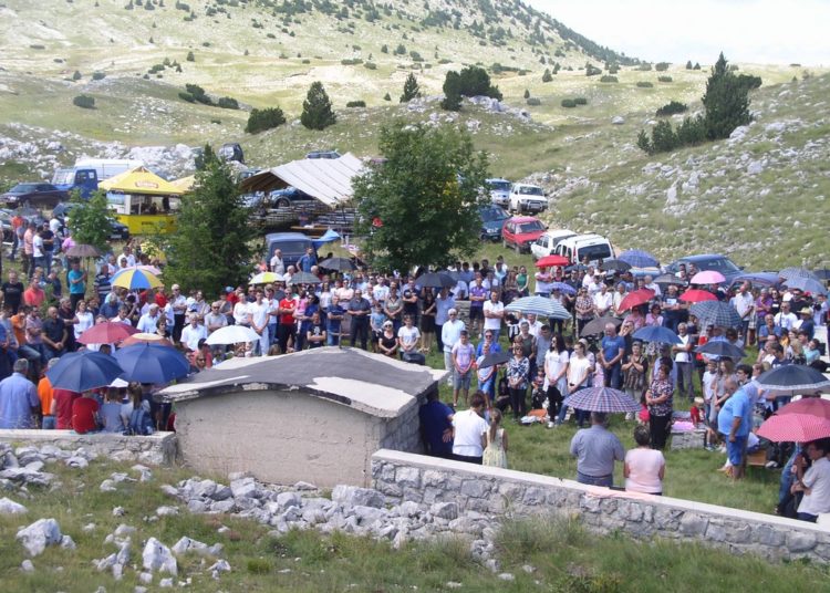 KOSIDBENA SVETA MISA NA BARAMA NA DIVOJAČKOM GROBLJU