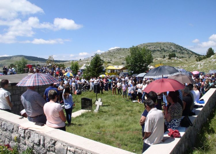 KOSIDBENA SVETA MISA NA BARAMA NA DIVOJAČKOM GROBLJU