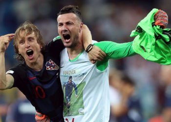 FIFA NE OPRAŠTA BAŠ NIŠTA! HNS DOBIO KAZNU OD 70 TISUĆA FRANAKA ZBOG ‘MARKETINŠKOG INCIDENTA’ Upozorenje stiglo i Danijelu Subašiću