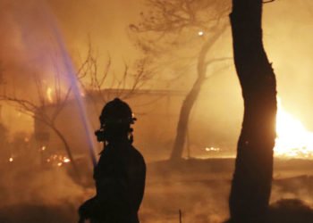 Poginulo više od 20 ljudi, preko 100 ozlijeđenih, ljudi spas tražili u moru