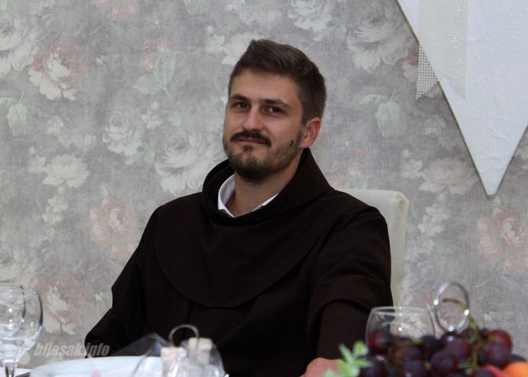 Široki Brijeg: 700 uzvanika na mladomisničkom slavlju fra Joze Hrkaća