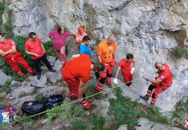 FOTO: GSS Široki Brijeg odveo jednu od sestara Čuljak na mjesto gdje su provele sedam dana u ledenoj klopci