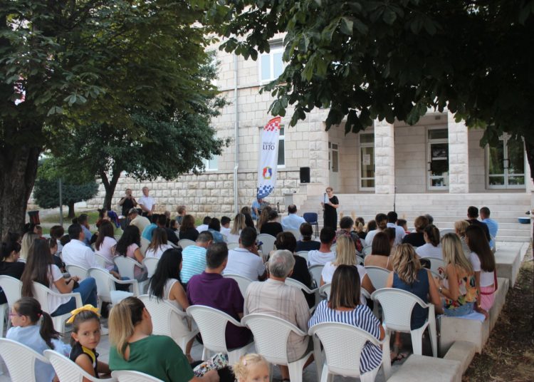 POSUŠJE: Veliko zanimanje za Večer ikavice