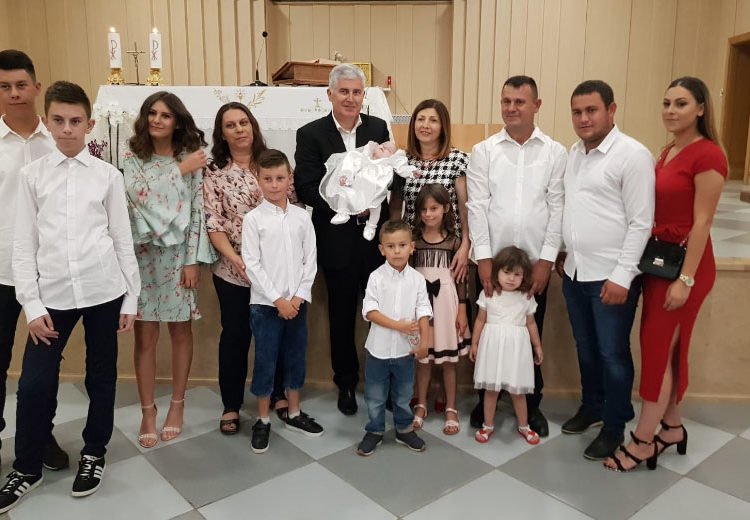 Dr. Dragan Čović kum na krštenju desetom djetetu u obitelji Begić iz Posušja