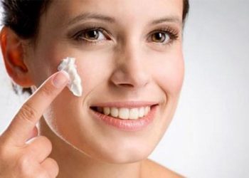 Evo zašto nikada ne smijete stavljati pastu za zube na prištiće