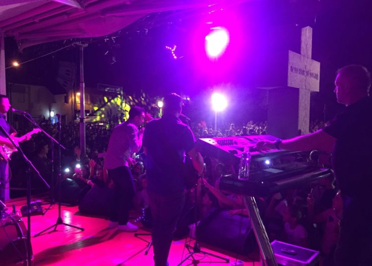 Široki Brijeg: Jole odličnim koncertom uveličao proslavu Dana Grada i blagdan Velike Gospe