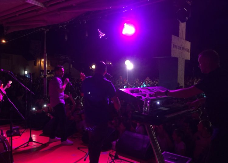 Široki Brijeg: Jole odličnim koncertom uveličao proslavu Dana Grada i blagdan Velike Gospe