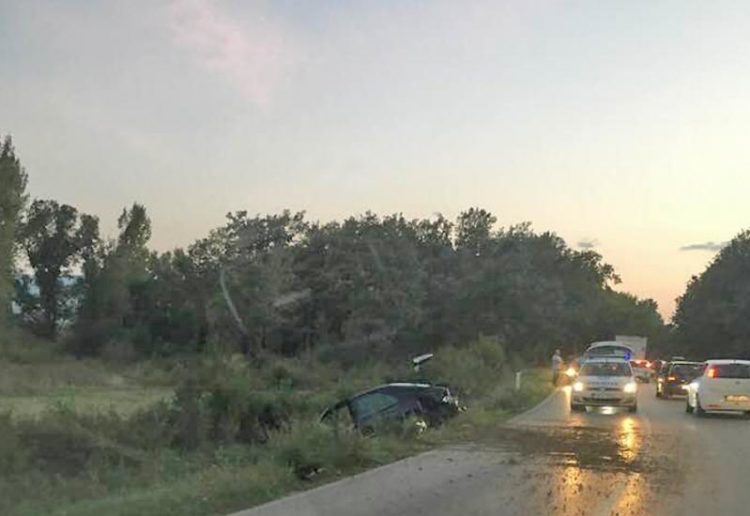Knešpolje: Vozač sletio s ceste i zadobio teške ozlijede glave