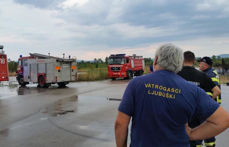 Ljubuški: Ponovno izbio požar na Bučinama, pogledajte akciju gašenja