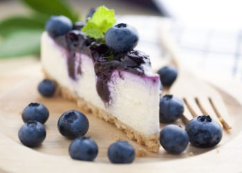 Osvježite se cheesecakeom s preljevom od borovnica