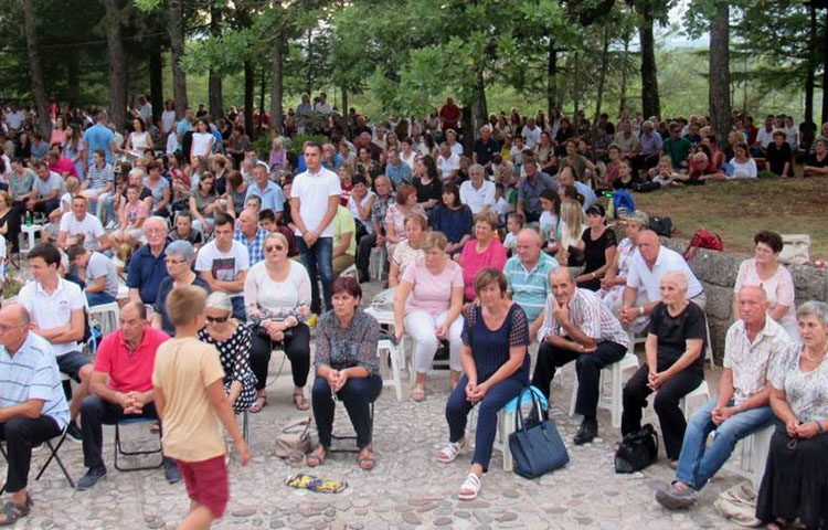 Široki Brijeg: Mnoštvo vjernika na petoj večeri Devetnica