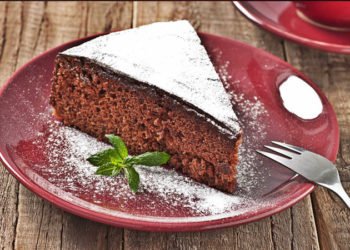 Recept za slasnu čokoladnu tortu od samo 3 sastojka