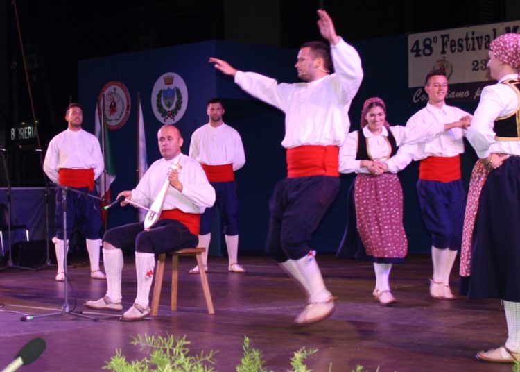 Nastup HKD Vrila na Smotri u Italiji