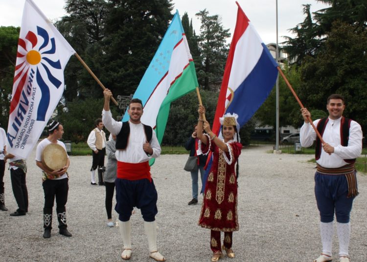 Nastup HKD Vrila na Smotri u Italiji