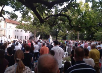 Široki Brijeg: Mnoštvo vjernika treće večeri Devetnica